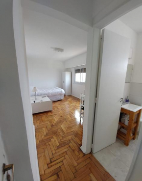 COMODO Y ACOGEDOR MONOAMBIENTE EN CABALLITO (hasta 3 personas)